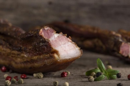 Pourquoi choisir la charcuterie maison &agrave; Hinges pour vos repas ?